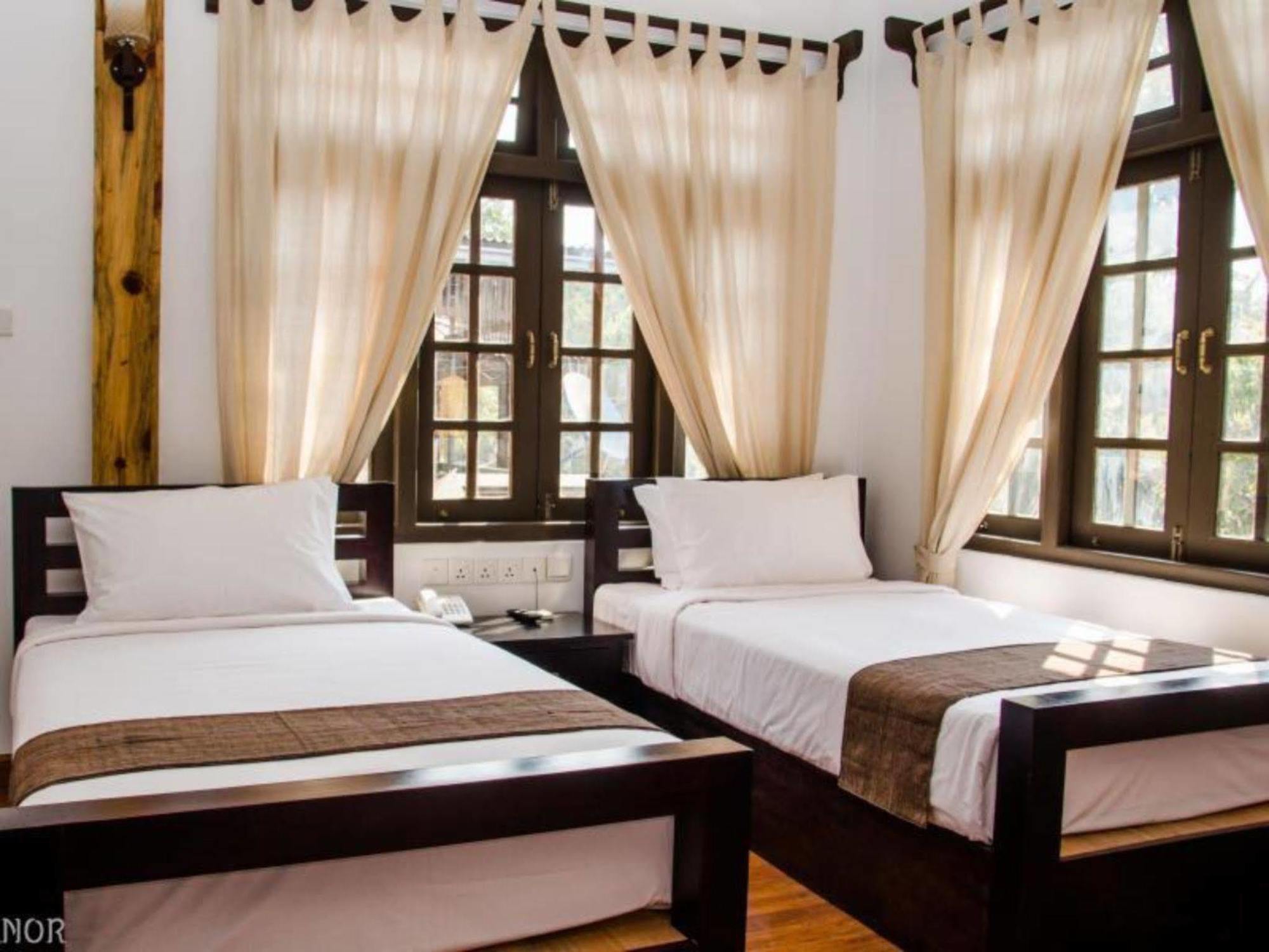 The Manor Hotel Nyaung Shwe Extérieur photo